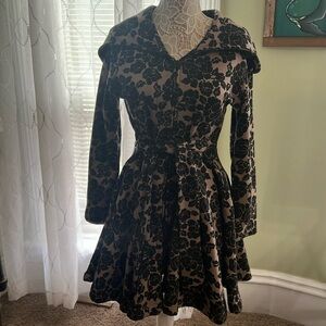 Gorgeous jacket in soft sweatshirt material- like new